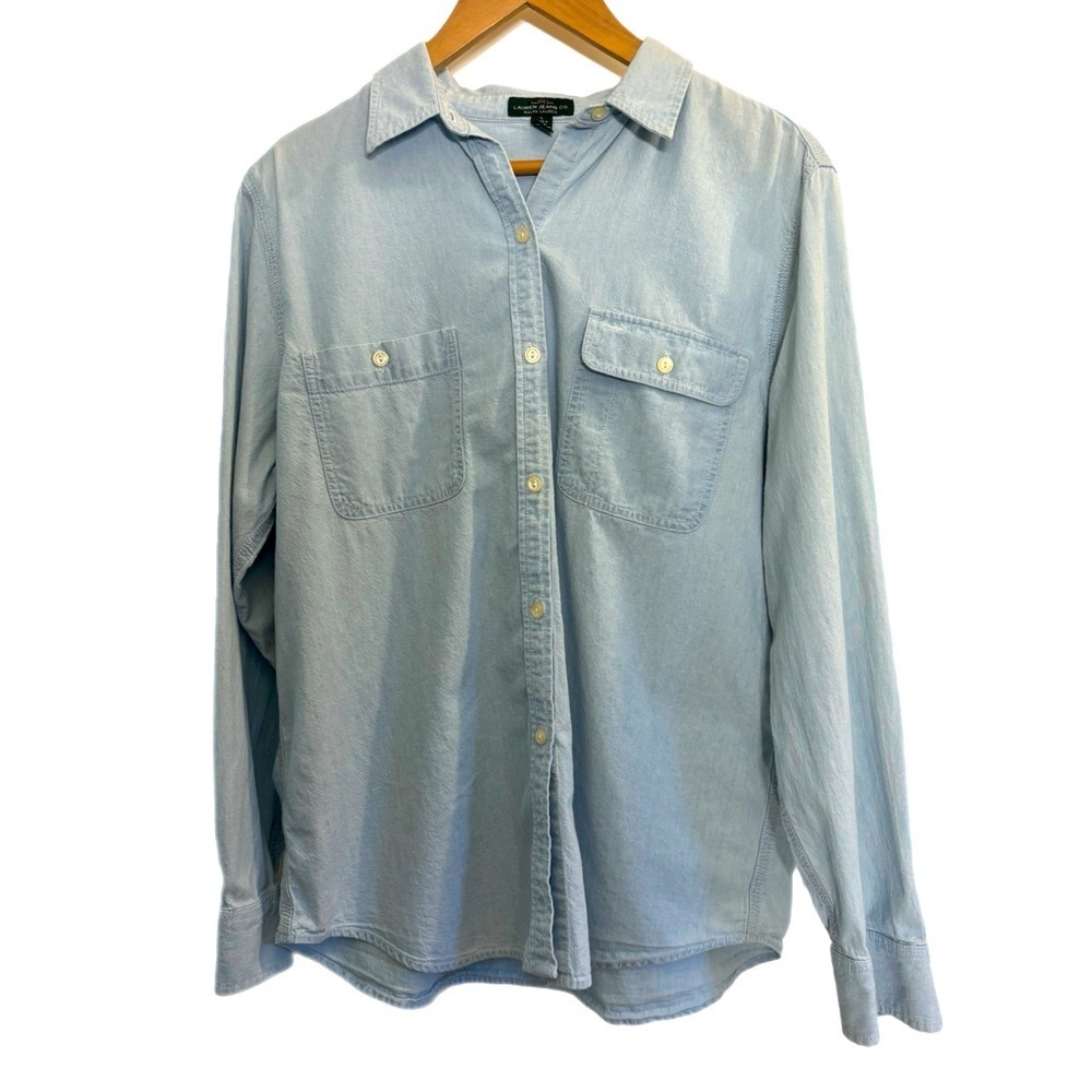 Lauren Jeans Co. light blue 100% cotton 2 front pocket button up top